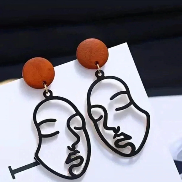 Aesthetic Boho Abstract Face Design Earrings - Picture 5 of 7